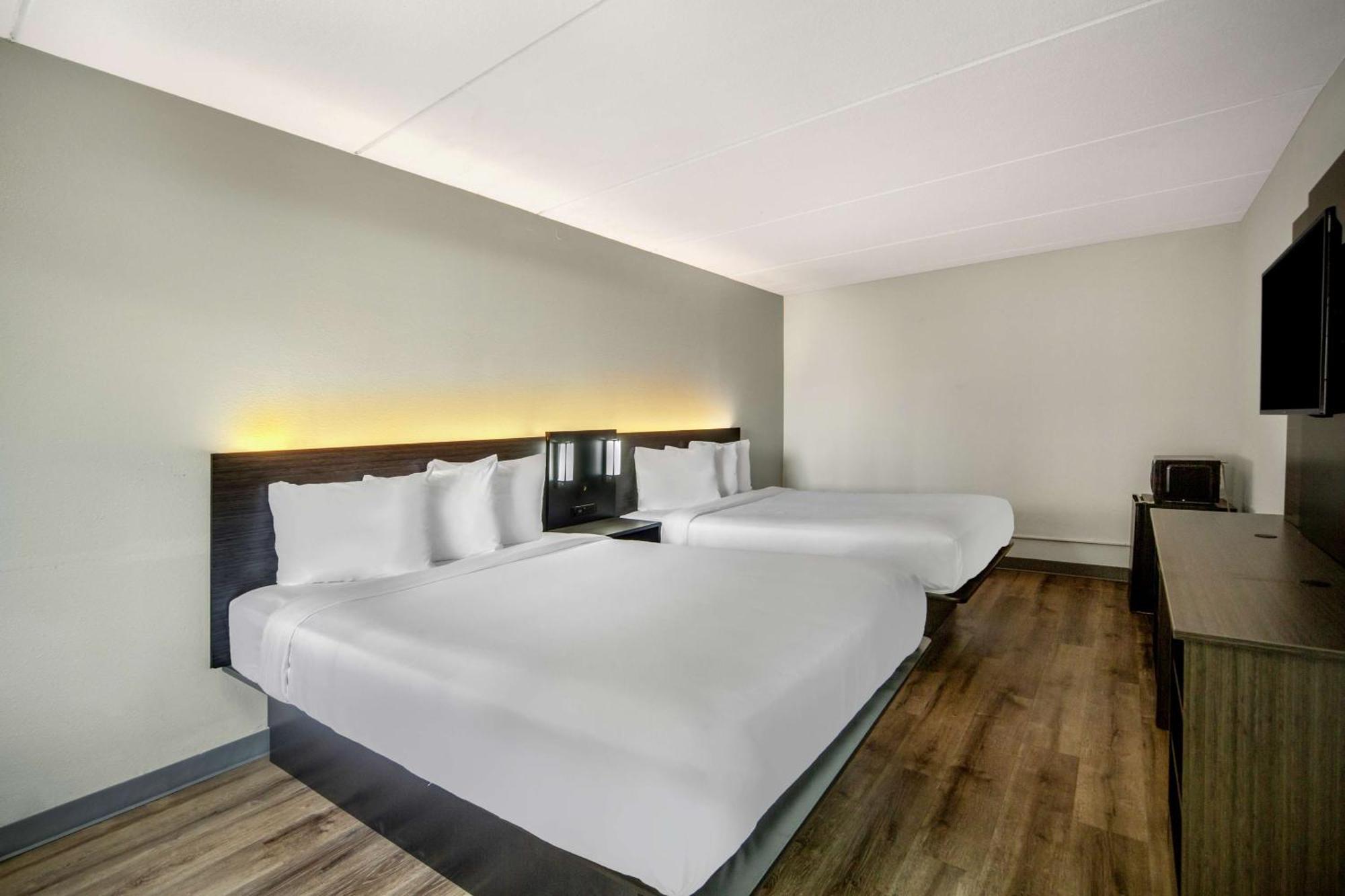 Queen Room with Two Queen Beds - Disability Access - Roll In Shower